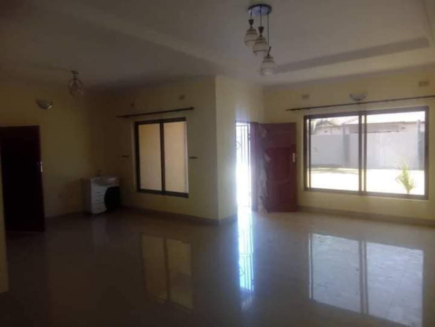 2-bedroom-flat-for-rent-big-4