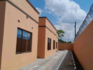 2 Bedroom Flat For Rent in Meanwood Ndeke