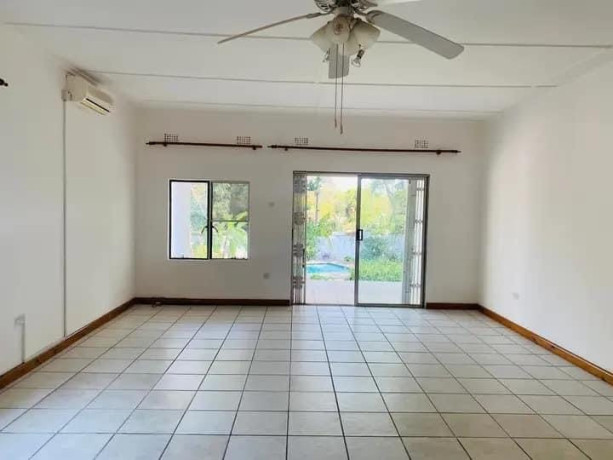 2-bedroom-house-for-rent-in-roma-big-2