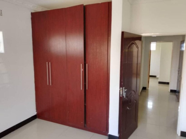 3-bedroom-flat-for-rent-in-meanwood-big-1