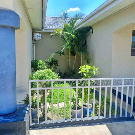 2-bedroom-flat-for-rent-in-meanwood-vorna-valley-big-4