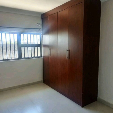 2-bedroom-flat-for-rent-in-meanwood-vorna-valley-big-6