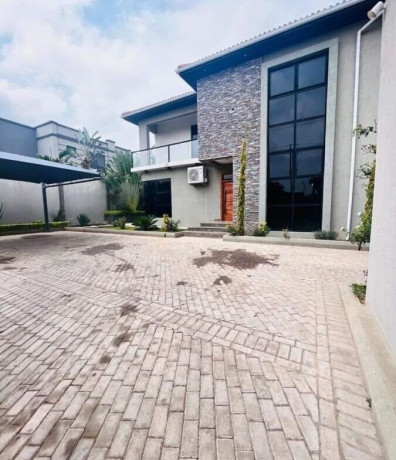 4-bedroom-apartment-for-rent-in-roma-big-0