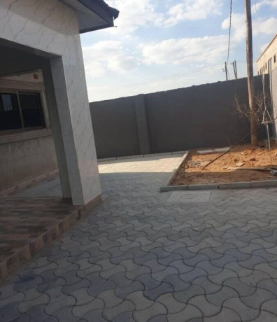 4-bedroom-house-for-sale-in-roma-big-2