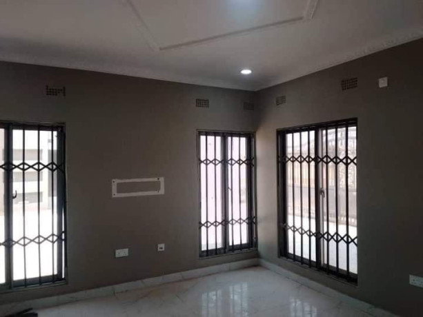2-bedroom-flat-for-rent-in-chalala-big-5