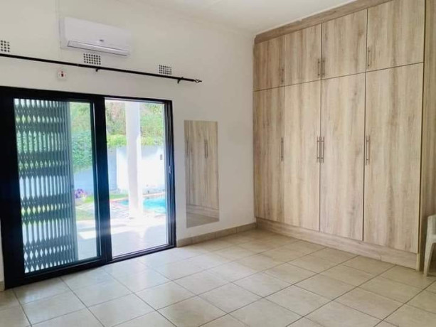 beautiful-and-spacious-3-bedroom-house-for-rent-in-roma-big-9