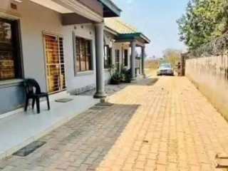 2 Bedroom Flats For Sale in Meanwood Kwamwena