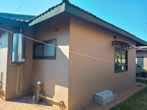 3-bedroom-flat-for-rent-in-chalala-big-5