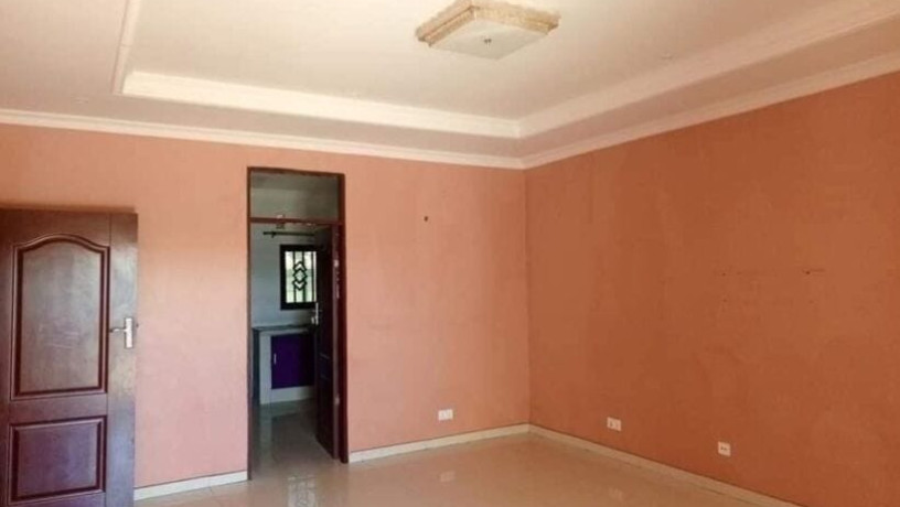 3-bedroom-flat-for-rent-in-chalala-big-5