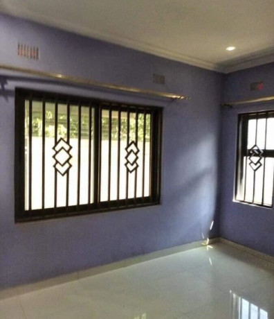 3-bedroom-flat-for-rent-in-chalala-big-4