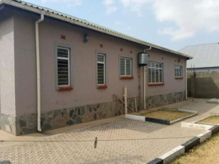 3 Bedroom House For Rent in Chalala