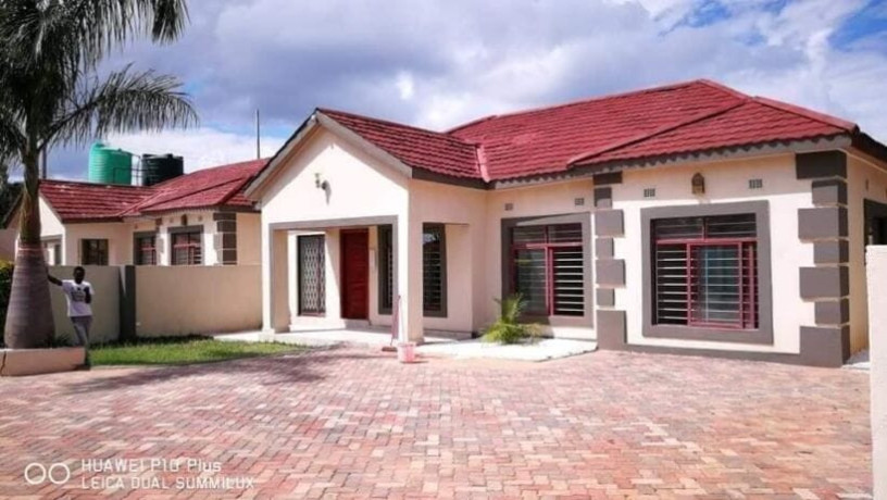 3-bedroom-flat-for-rent-in-kabulonga-big-4