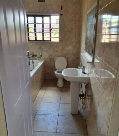 3-bedroom-flat-for-rent-in-kabulonga-big-6