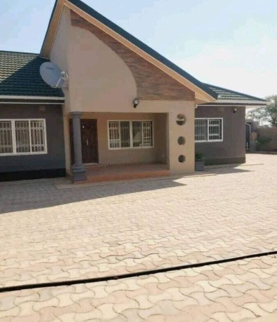 3-bedroom-flats-for-rent-in-lilayi-big-6