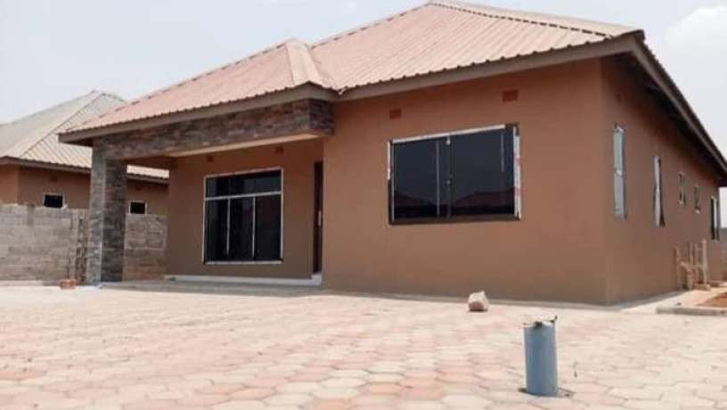 beautiful-3-bedroom-house-for-sale-in-lilayi-big-0