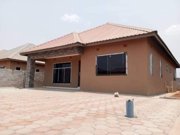 beautiful-3-bedroom-house-for-sale-in-lilayi-big-1