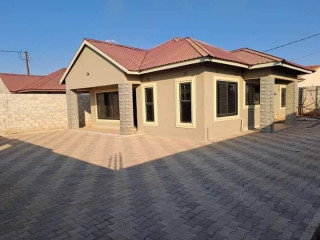 3 Bedroom House For Sale in Chalala