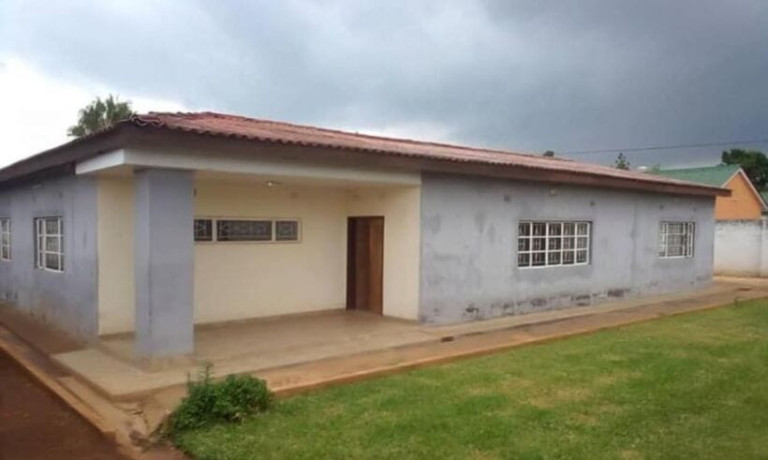 4-bedroom-house-for-rent-in-makeni-big-0
