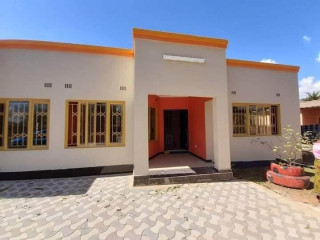 3 Bedroom Apartment For Rent In Chainama