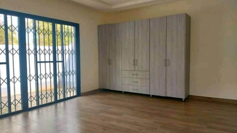 3-bedroom-flat-for-rent-in-lilayi-big-4