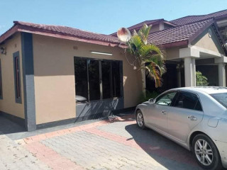 lovely-three-bedroom-standalone-flat-in-ibex-hill