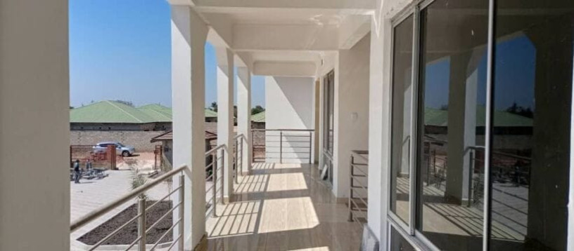 spacious-three-bedroom-apartment-in-silverest-big-2