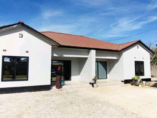 beautiful-2-bedroom-flat-in-makeni-bonaventure-big-0