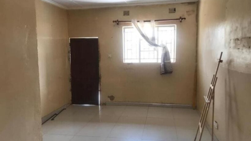 neat-and-spacious-3-bedroom-flats-in-kabwata-big-2