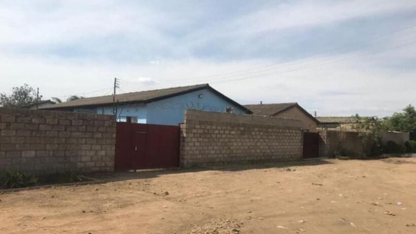 neat-and-spacious-3-bedroom-flats-in-kabwata-big-5