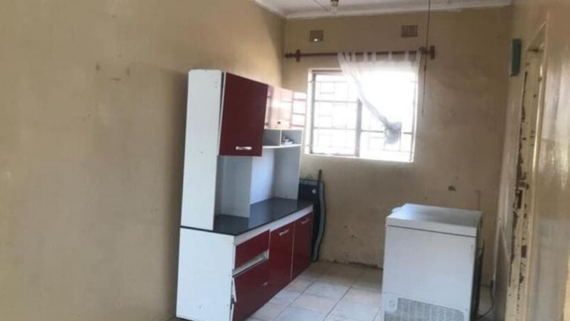 neat-and-spacious-3-bedroom-flats-in-kabwata-big-0