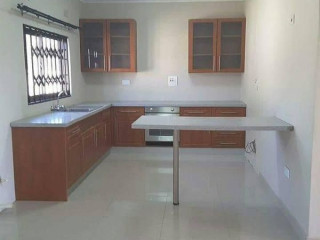 3 Bedroom Flat For Rent in Lilayi