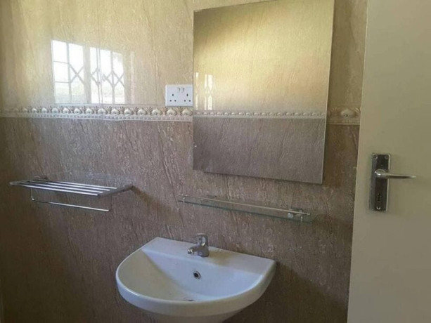 3-bedroom-flat-for-rent-in-lilayi-big-4