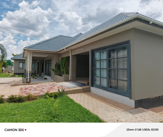 waterfalls-areaspacious-4bed-2bed-ensuite-standalone-house-guest-wingsale1860sqm-big-0