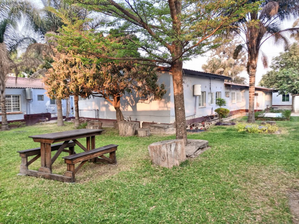 chudleighcommerical-use-only4bed-3bed-ensuite-standalone-housealong-the-tarmacsalek27m-big-2