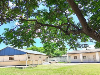 olympia-mainbehind-mandahill-3bed-house-with-shelter-chalet-plus-storagein-a-shared-yardk30000